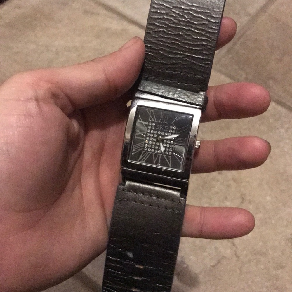 Buckle leather band watch - tape still on back
